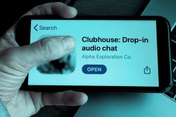 A hand holding a phone and the clubhouse application is open on this phone.